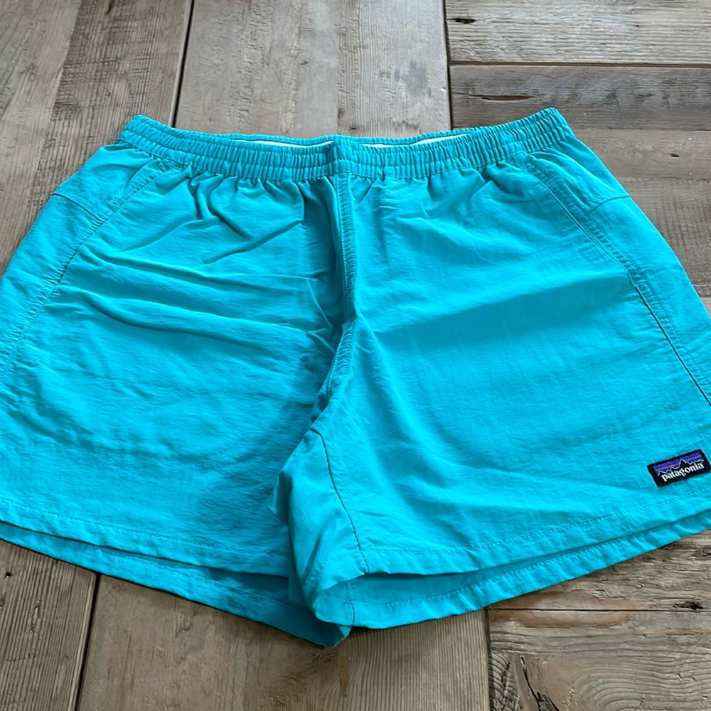 Patagonia Baggies women's size Medium in Aqua color
